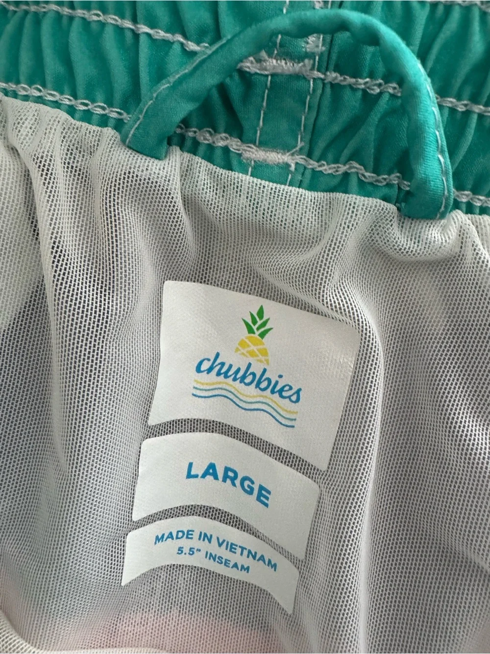 Chubbies The Aquatic Libations swim trunks size large Pink Blue Green
